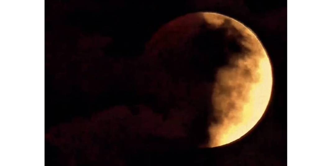 Ay dünyanın gölgesine girdi, Türkiye semalarında tablo ortaya çıktı! Kanlı ay tutulması görsel şölen sundu: İşte görüntüler 7